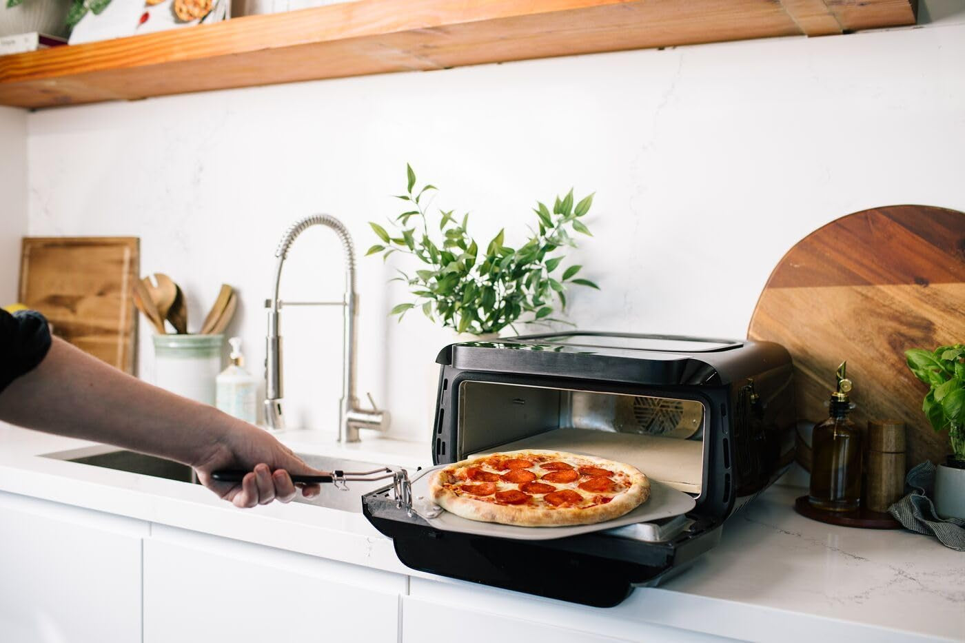 Frigidaire 700°F Indoor Electric Pizza Oven – 12” Stone Bake, Air Fry & Bake, Portable Countertop with Peel & Cutter